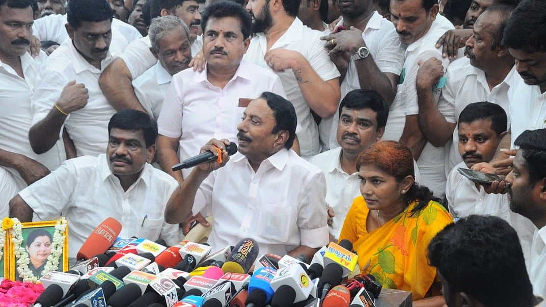 எடப்பாடி எடுப்பதே எங்கள் முடிவு- செங்கோட்டையன் பேசியது குறித்து திண்டுக்கல் சீனிவாசன்