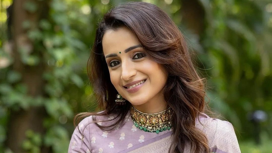 ``விஜயின் கனவு நிறைவேற வேண்டும் - SIIMA மேடையில் வாழ்த்து தெரிவித்த த்ரிஷா; வைரலாகும் வீடியோ