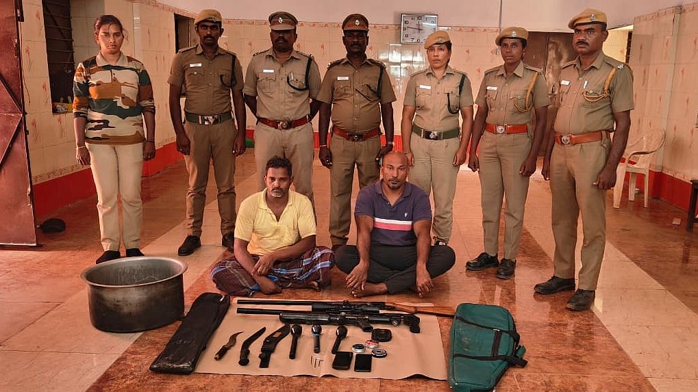 மான்கள் வேட்டை - விஐபிகளுக்கு விருந்து வைத்தார்களா?
- திமுக நிர்வாகியை தீவிரமாக தேடும் வனத்துறை