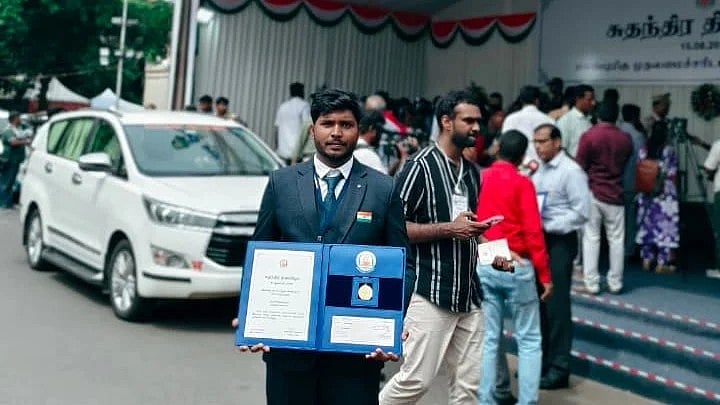 வாட்ஸ் அப் குழு மூலம் ரத்த தான சேவை: 6000 பேரை காப்பாற்றிய இளைஞர்கள் குழு – சாதித்த சந்துரு குமார்
