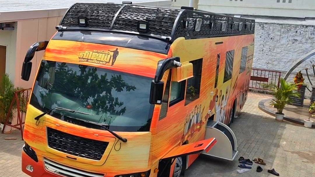 விஜய்யின் பிரச்சார வாகனம்