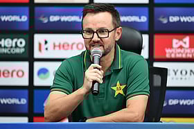 'இப்படி நடந்துப்பாங்கனு எதிர்ப்பார்க்கல'- கைக்குலுக்காத இந்திய வீரர்கள் குறித்து பாக் பயிற்சியாளர்