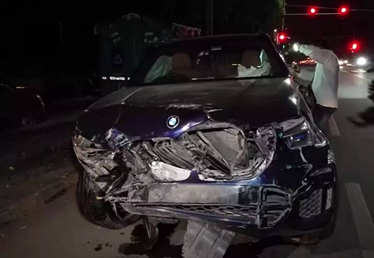 விபத்தான BMW கார்