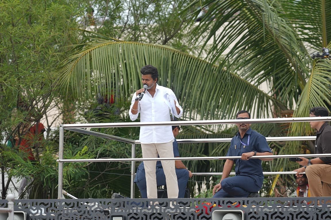 விஜய்யின் தஞ்சை விசிட்; முதல்வர் தலைமையில் அன்பில் இல்ல விழா! - உற்சாகம், அப்செட் - டெல்டா பரபர