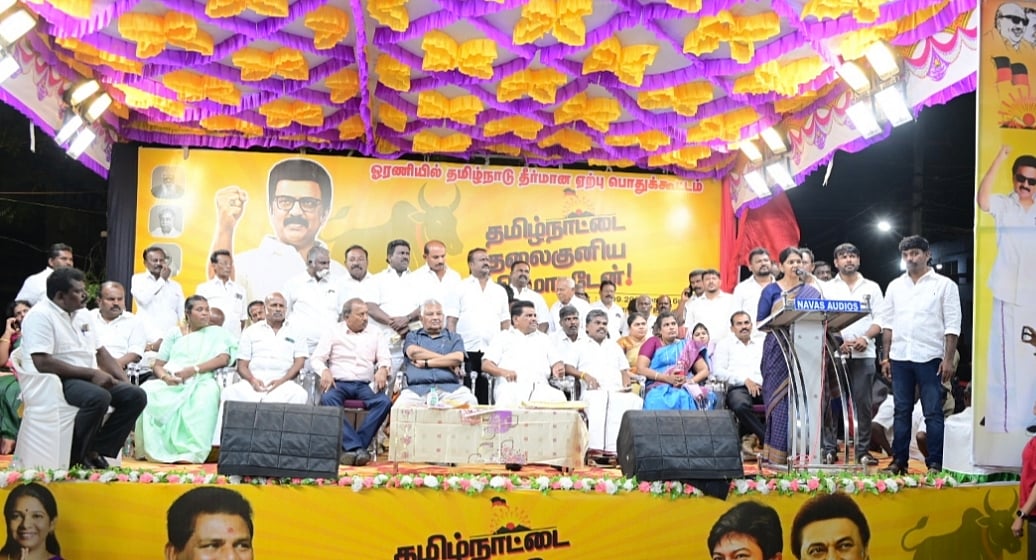 நாடாளுமன்ற திமுக குழுத் தலைவரும், தூத்துக்குடி நாடாளுமன்றத் தொகுதி உறுப்பினருமான கனிமொழி