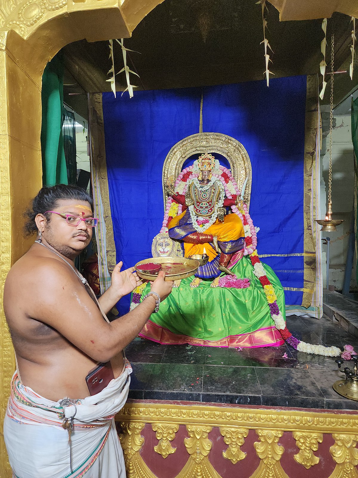 துர்க்கை அம்மனுக்கு காத்யாயினி அலங்காரம்