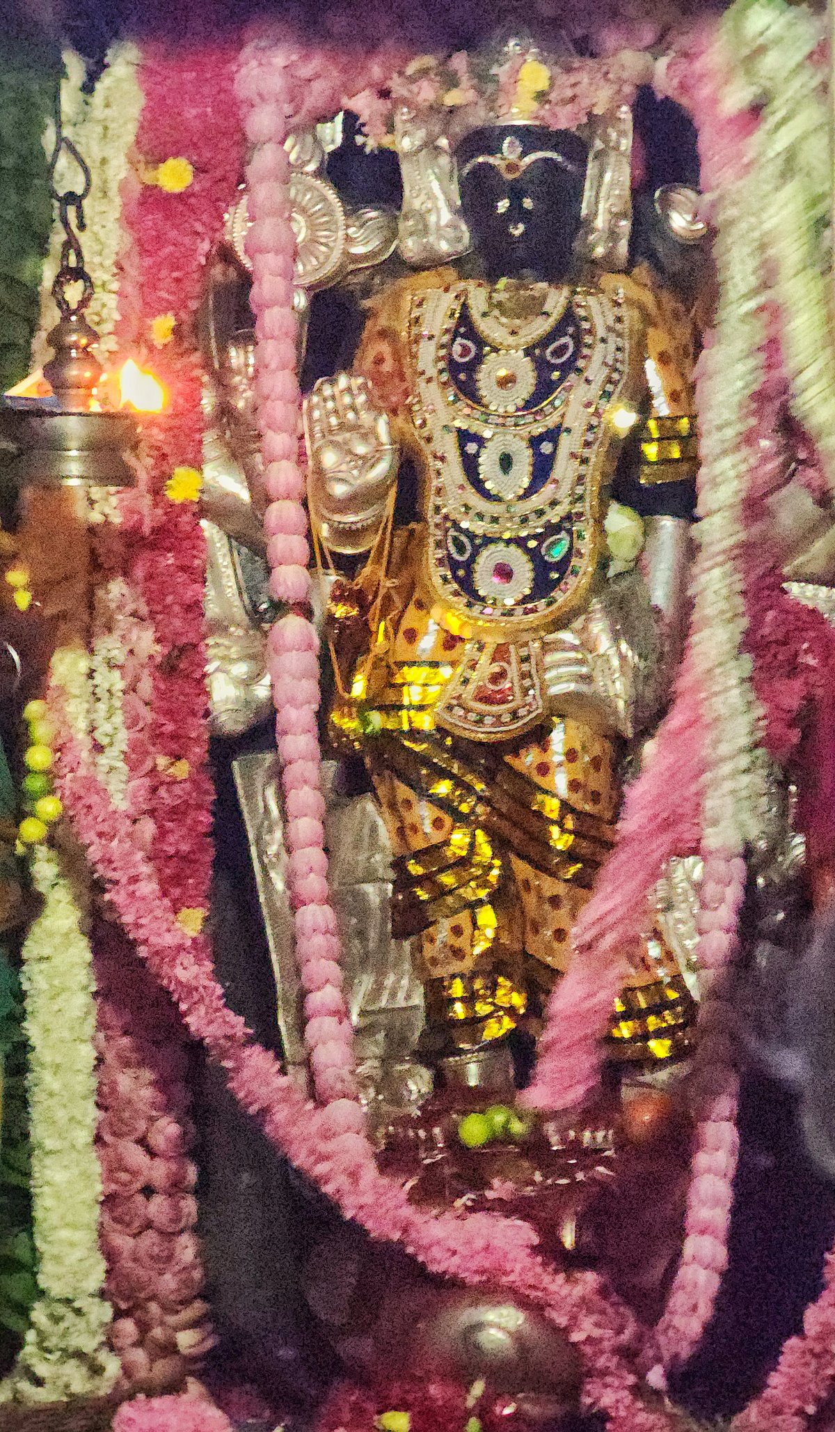 துர்க்கைக்கு சந்தனகாப்பு அலங்காரம்