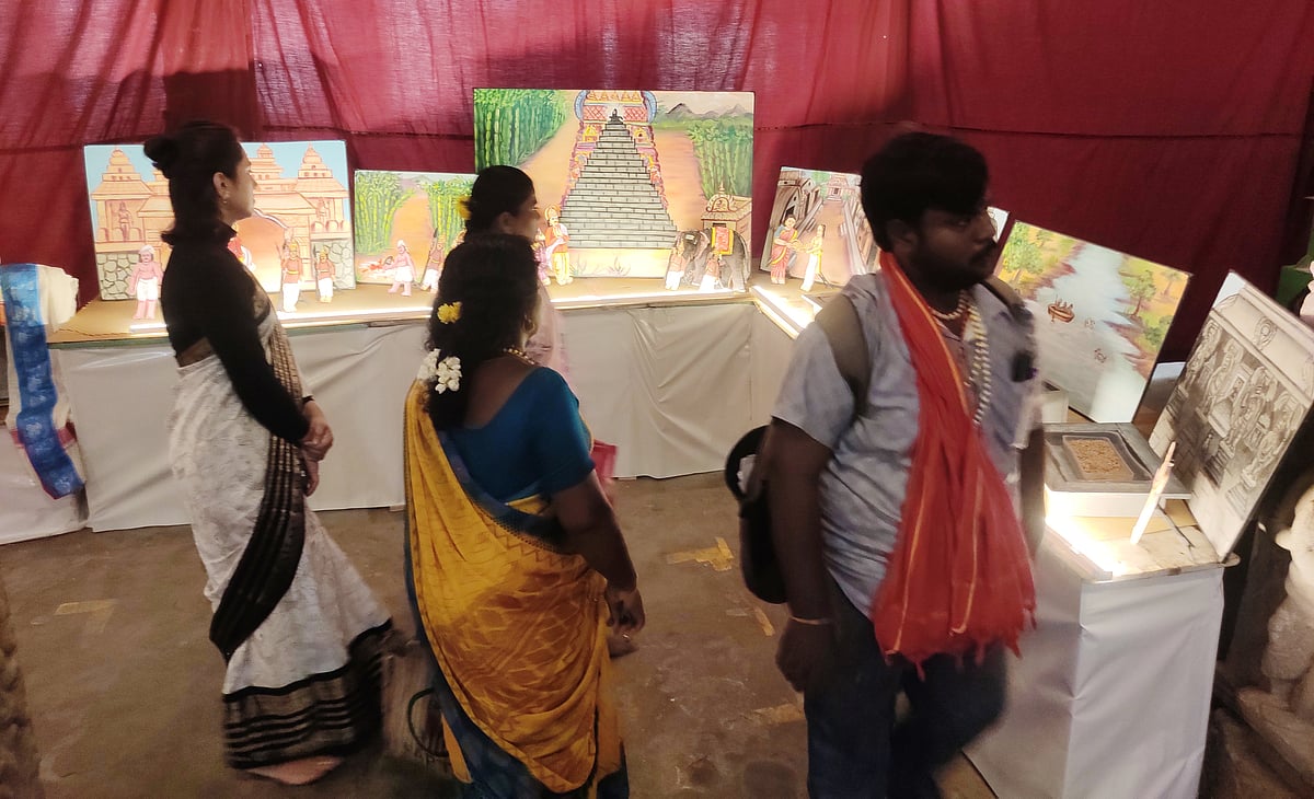 நவராத்திரி விழா: நெல்லையப்பர் திருக்கோயில் தல பெருமையை பறைசாற்றும் கொலு உற்சவம் ஓவியங்கள்.!