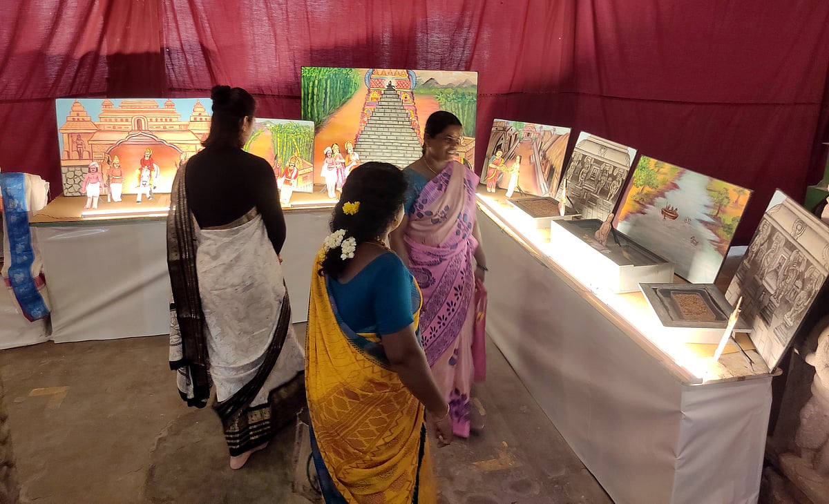 நவராத்திரி விழா: நெல்லையப்பர் திருக்கோயில் தல பெருமையை பறைசாற்றும் கொலு உற்சவம் ஓவியங்கள்.!
