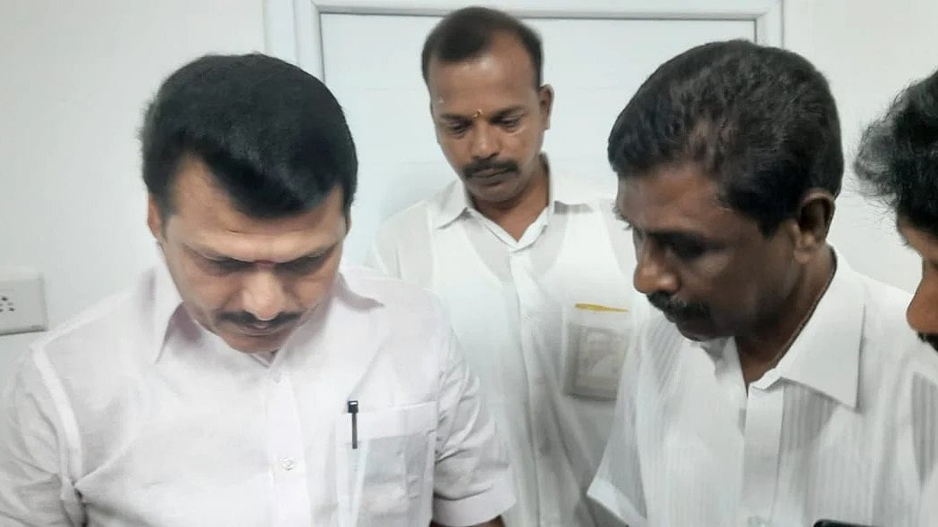 சிங்காநல்லூர் ஊராட்சிக்கு 3 முறை தலைவராக இருந்த ரமேஷ் செந்தில் பாலாஜியுடன்