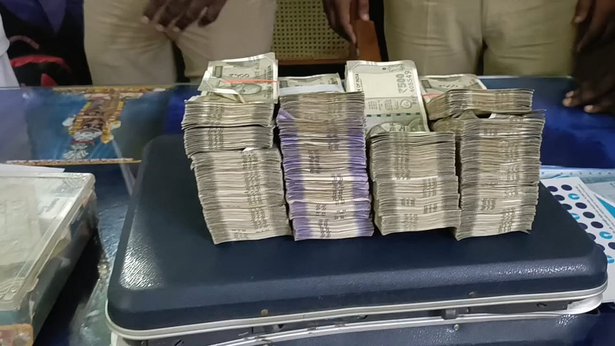 திருடு போன பணத்தை மீட்ட போலீசார்