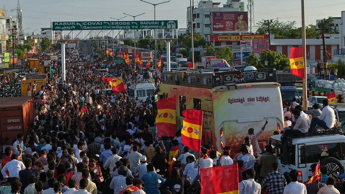 கரூர் மாவட்டத்தில் விஜய் 