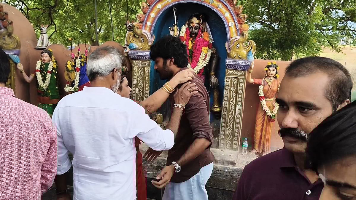 தனுஷ் சாமி தரிசனம்