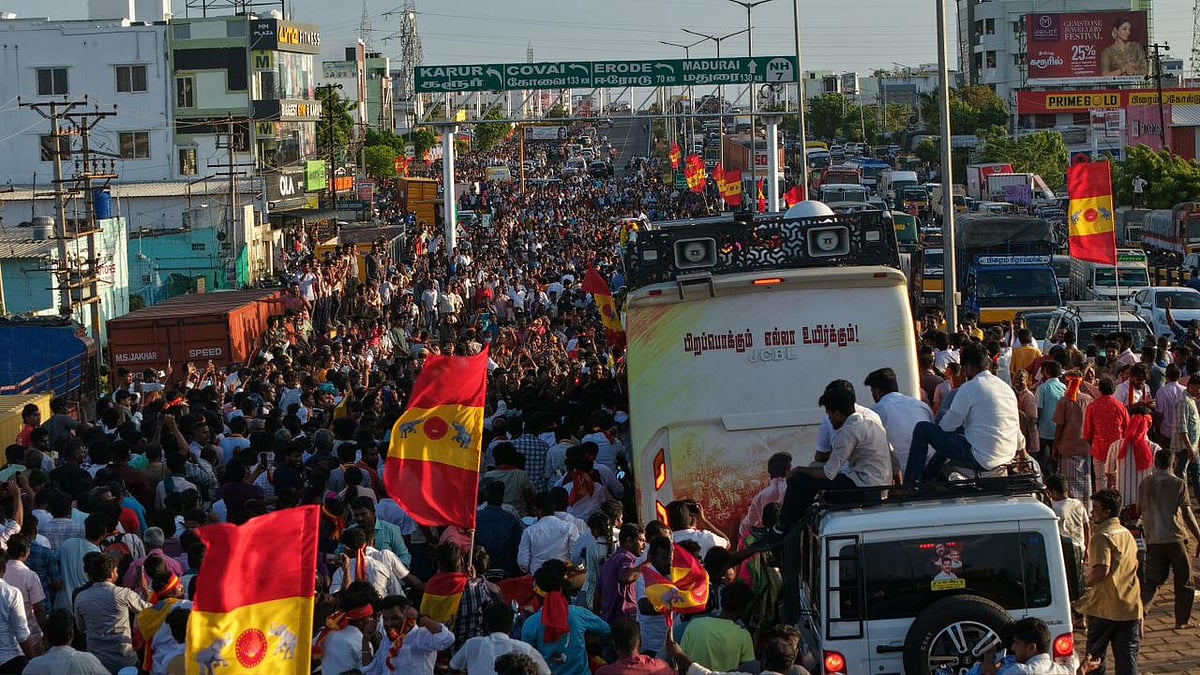 கரூர் மாவட்டத்தில் விஜய் 