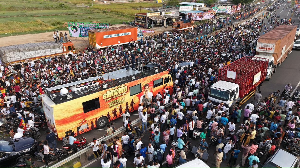 கரூர் மாவட்டத்தில் விஜய் 