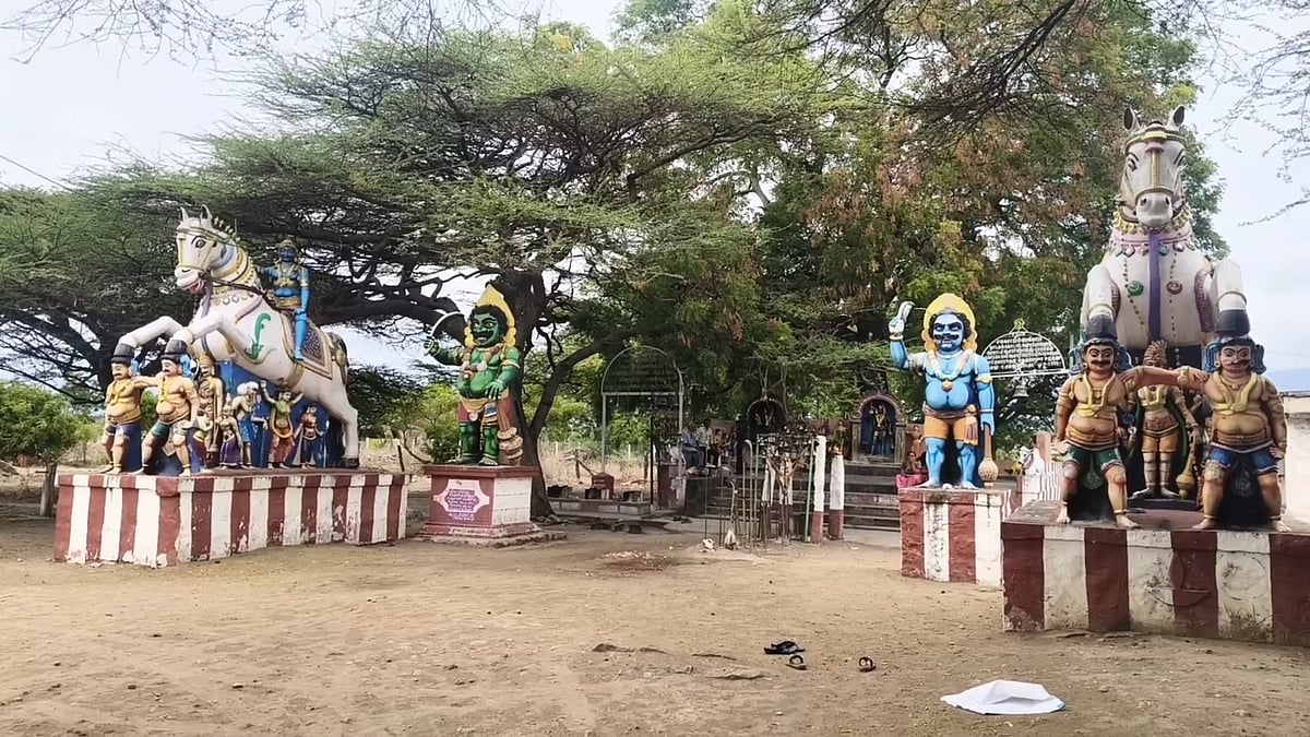 தனுஷ் சாமி தரிசனம்