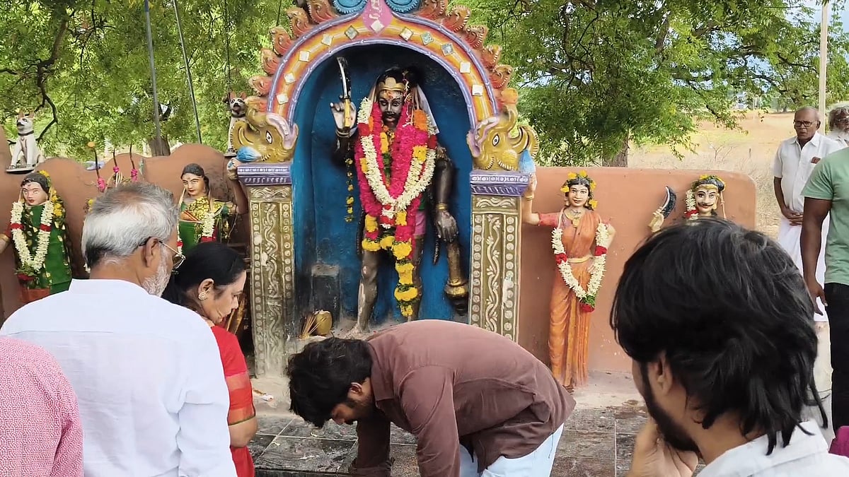 தனுஷ் சாமி தரிசனம்