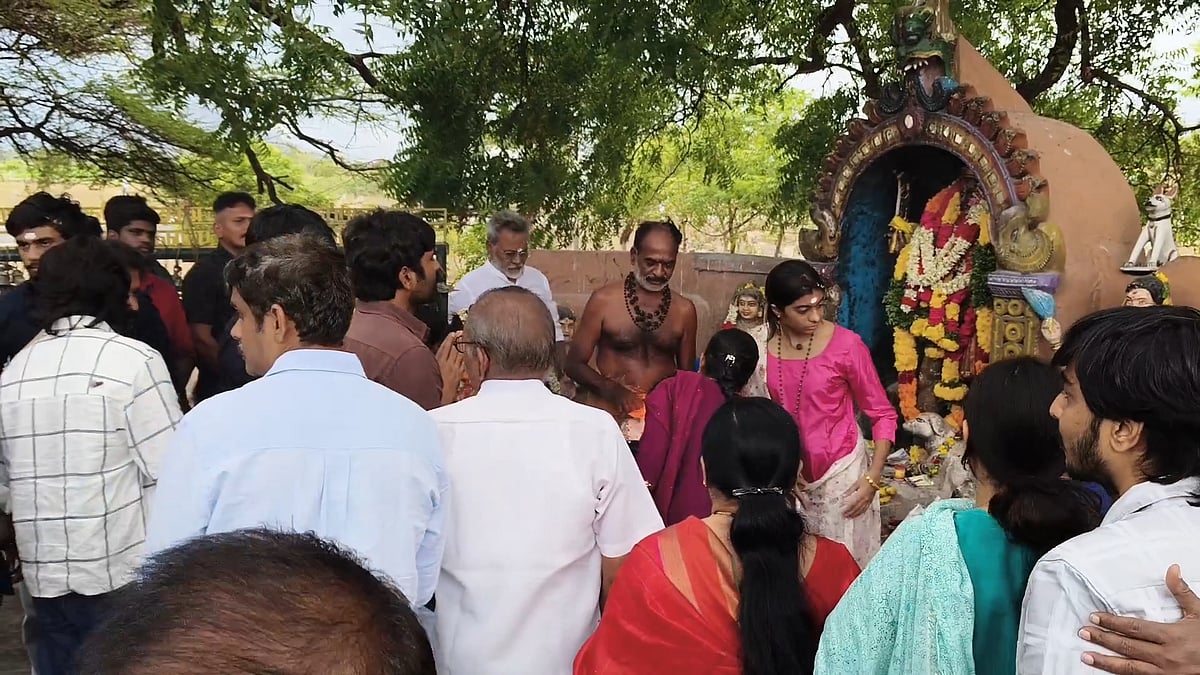 தனுஷ் சாமி தரிசனம்