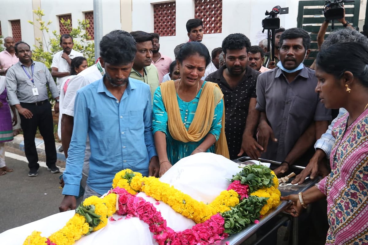 கரூர் கூட்ட நெரிசல் சோகக் காட்சிகள்