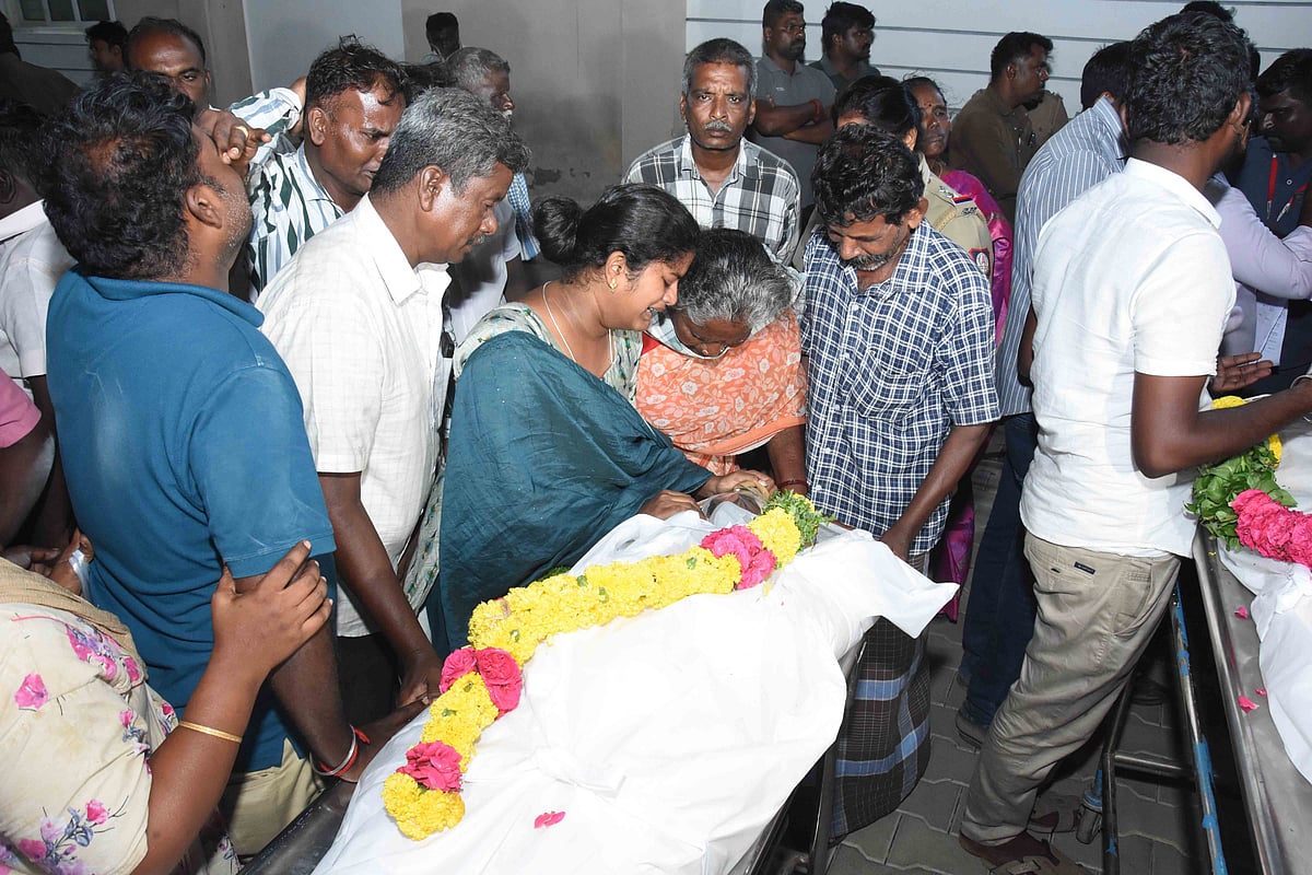 கரூர் கூட்ட நெரிசல் சோகக் காட்சிகள்