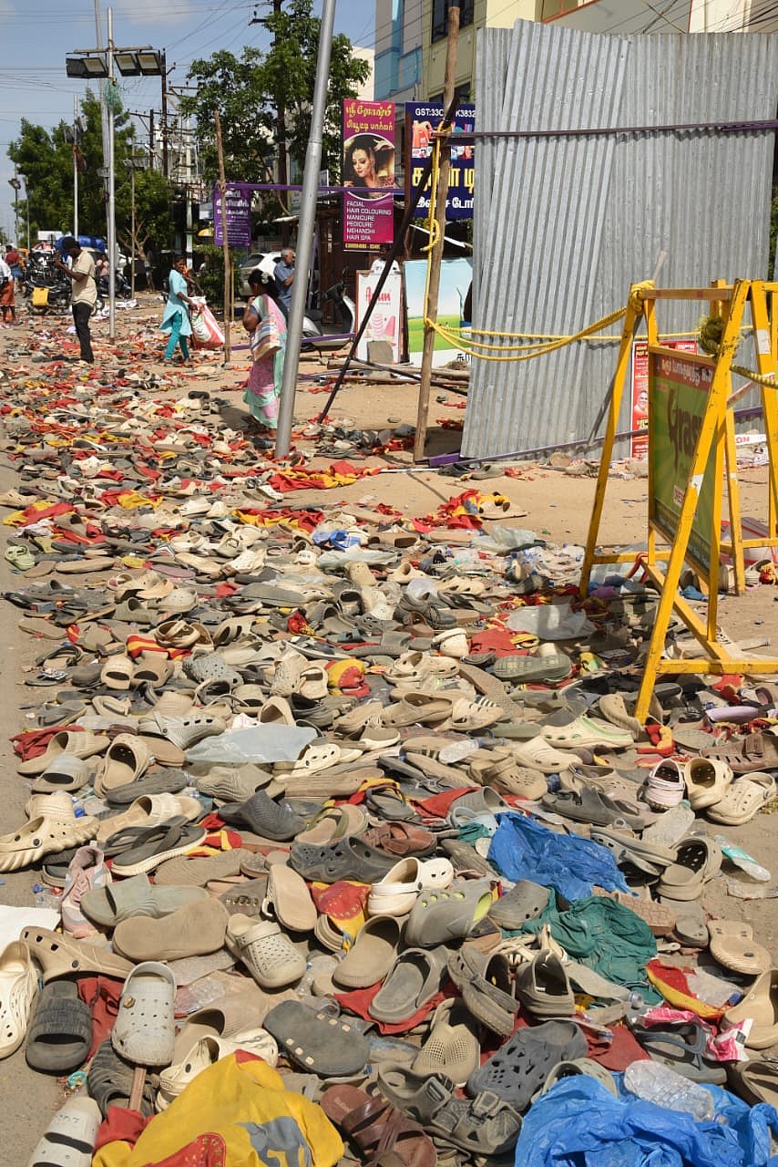 கரூர் கூட்ட நெரிசல் சோகக் காட்சிகள்