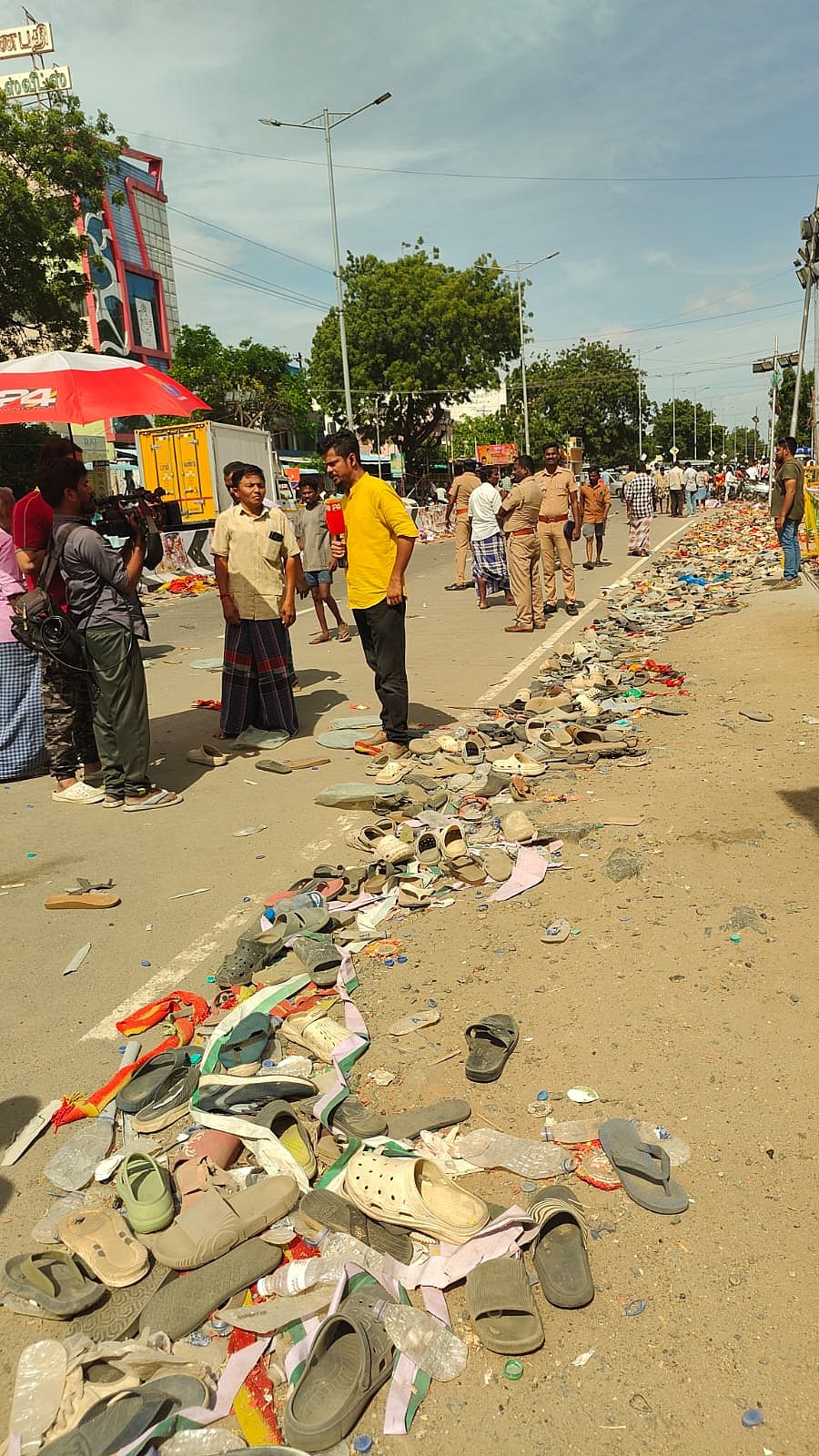 கரூர் கூட்ட நெரிசல் சோகக் காட்சிகள்