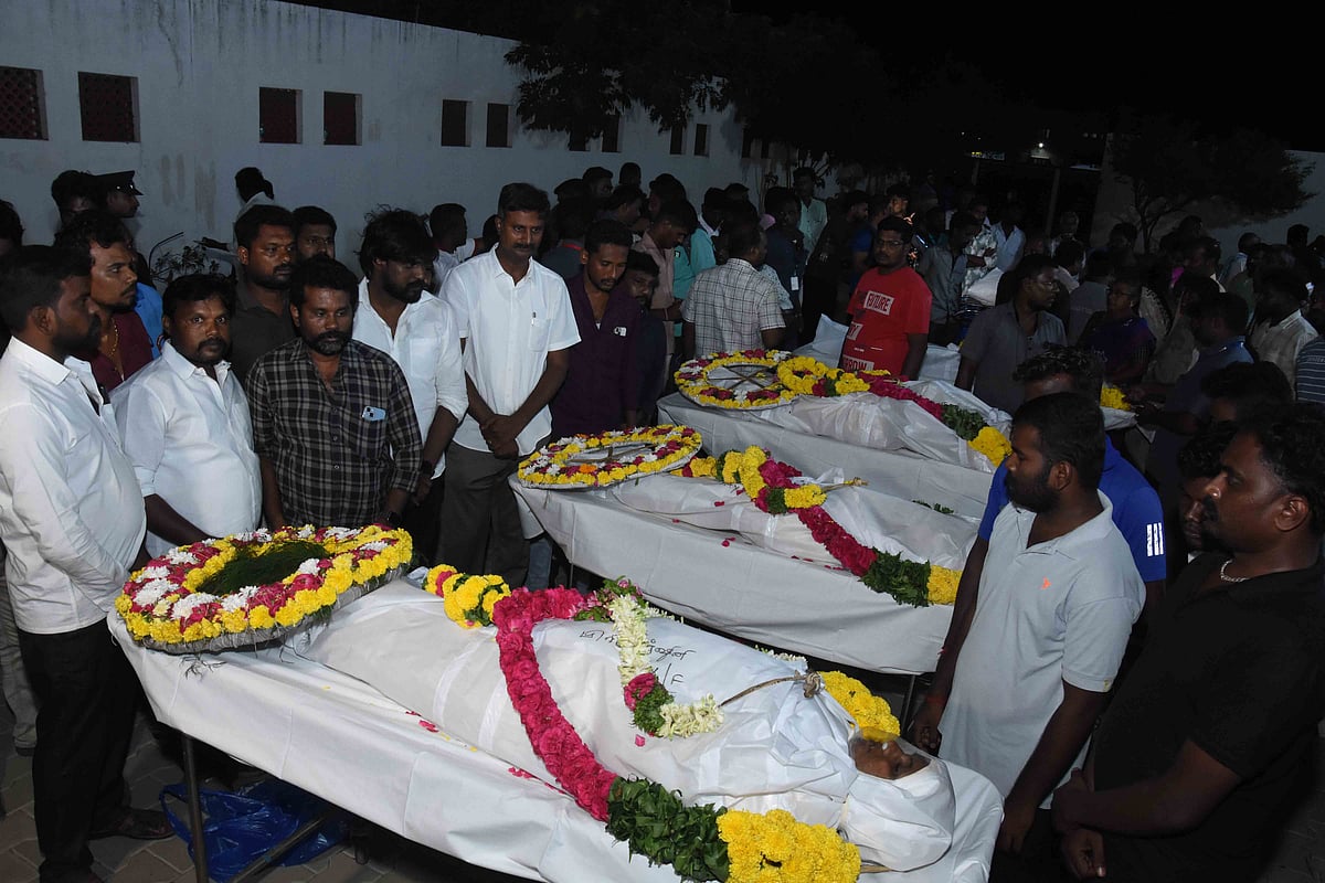 கரூர் கூட்ட நெரிசல் சோகக் காட்சிகள்