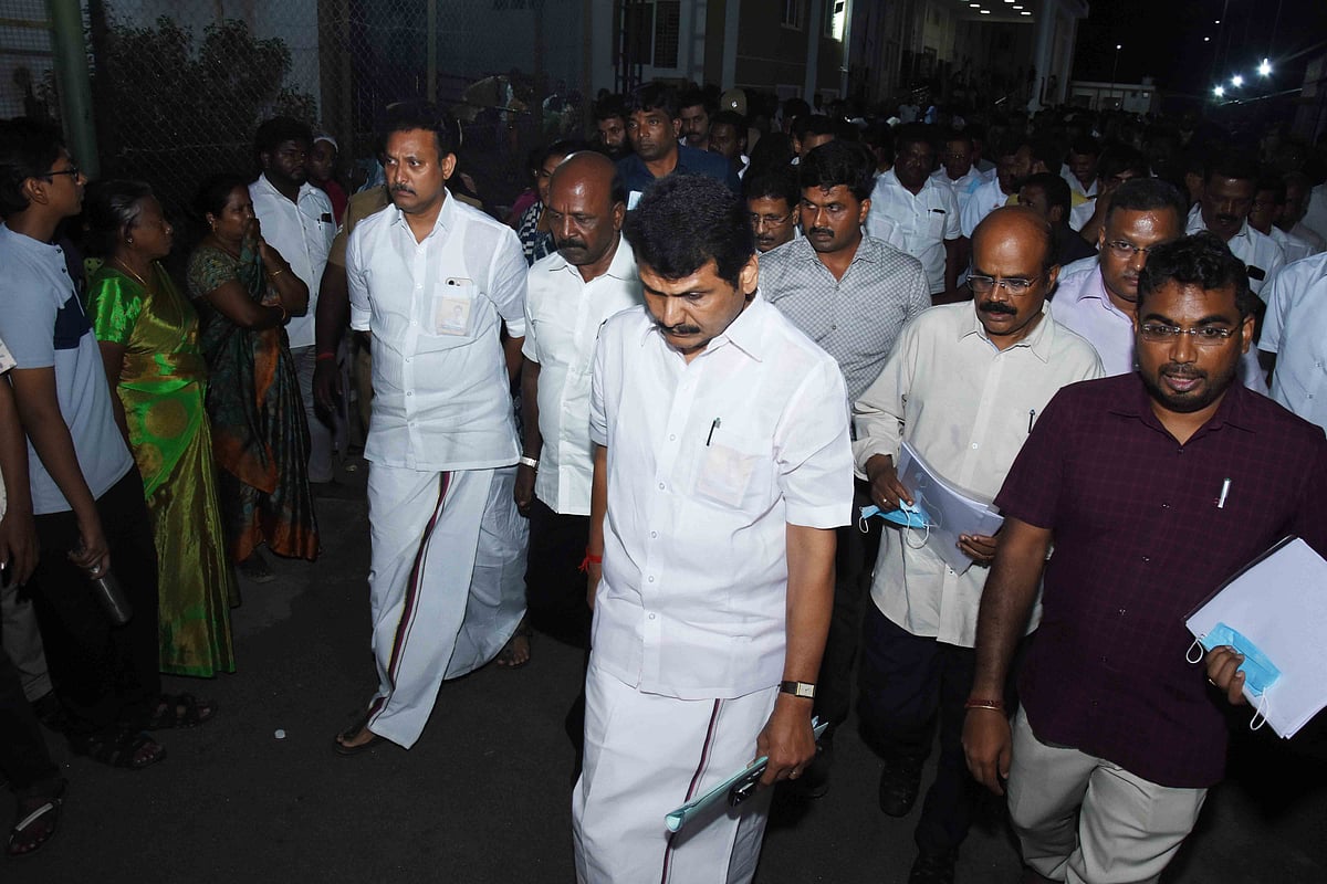 கரூர் கூட்ட நெரிசல் சோகக் காட்சிகள்
