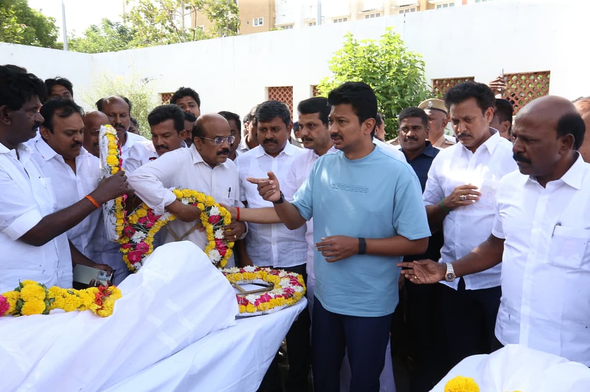 கரூர் கூட்ட நெரிசல் சோகக் காட்சிகள்