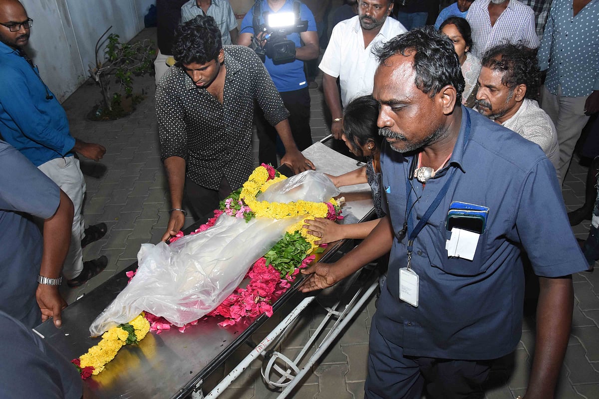 கரூர் கூட்ட நெரிசல் சோகக் காட்சிகள்