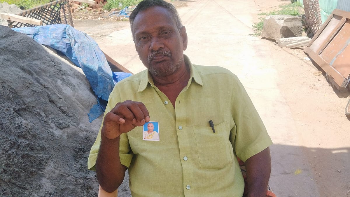 காளியப்பன் அருக்காணியின் கணவர்