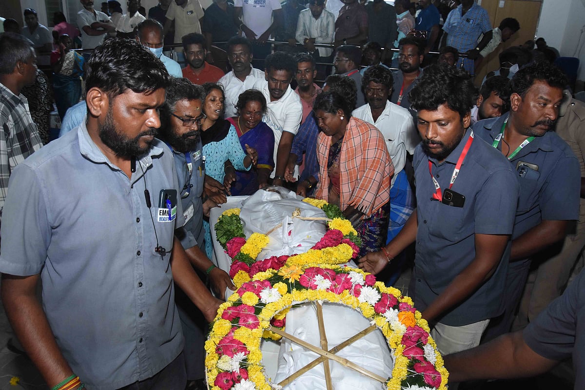 கரூர் கூட்ட நெரிசல் சோகக் காட்சிகள்