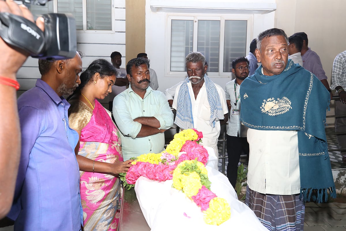 கரூர் கூட்ட நெரிசல் சோகக் காட்சிகள்