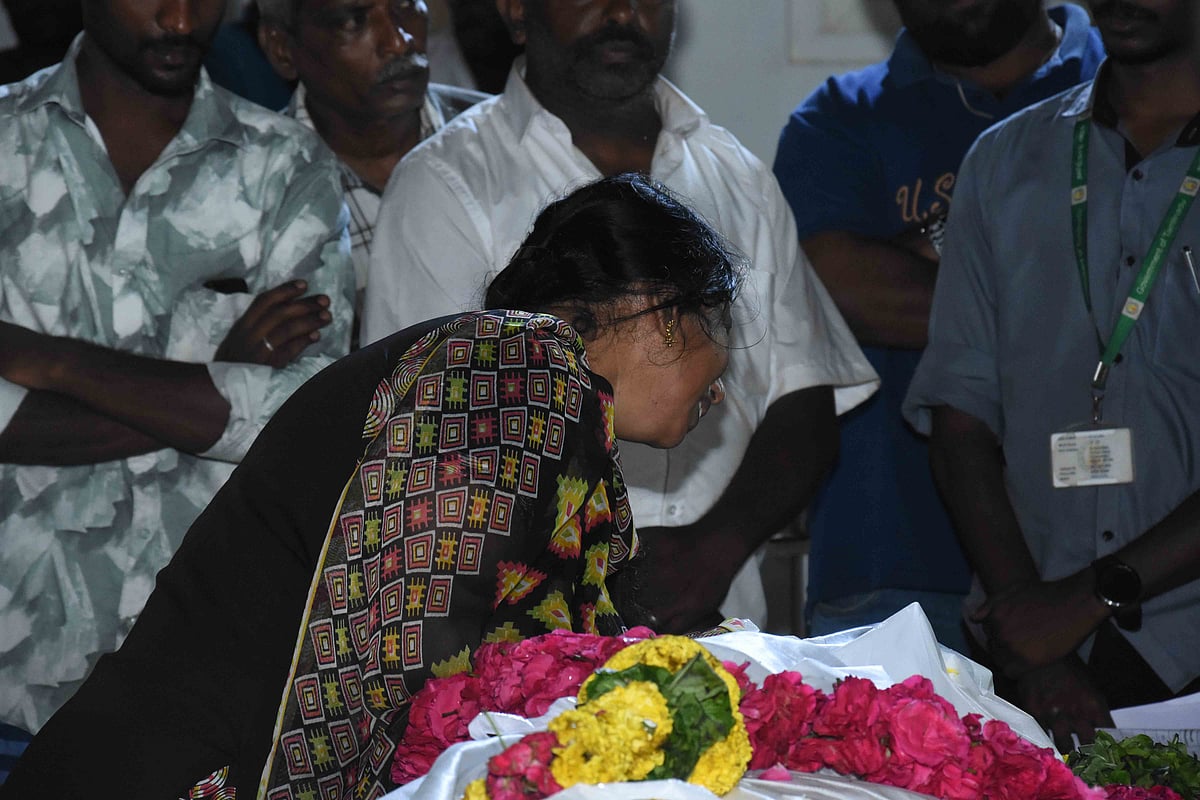 கரூர் கூட்ட நெரிசல் சோகக் காட்சிகள்