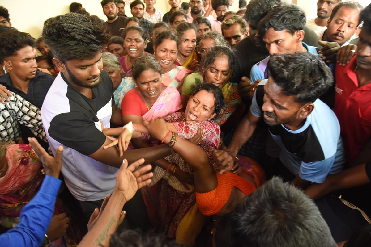 கரூர் கூட்ட நெரிசல் சோகக் காட்சிகள்