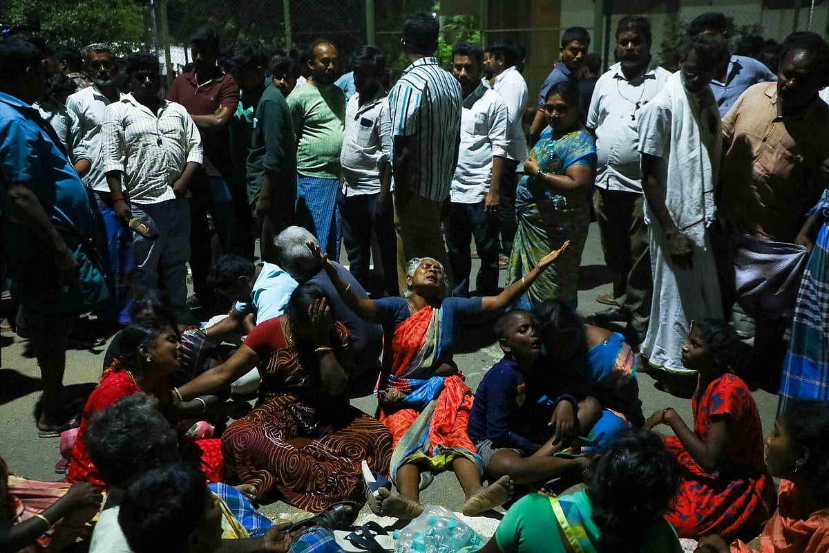 கரூர் கூட்ட நெரிசல் சோகக் காட்சிகள்