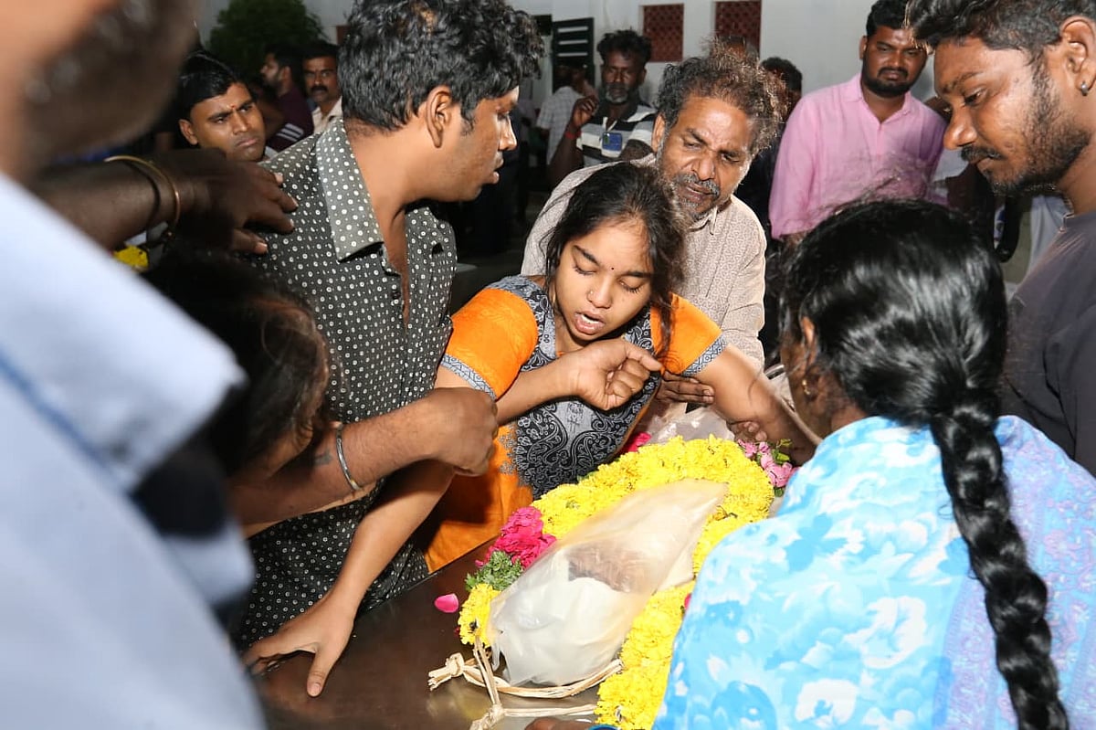 கரூர் கூட்ட நெரிசல் சோகக் காட்சிகள்