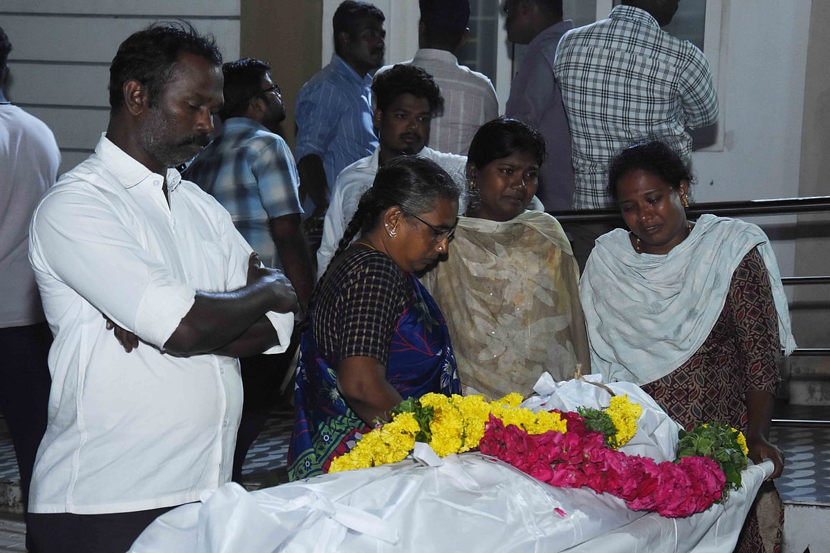 கரூர் கூட்ட நெரிசல் சோகக் காட்சிகள்
