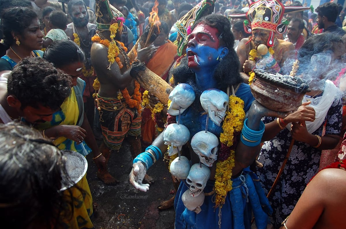 மயானக் காளி வேடம்