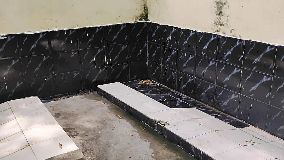 பள்ளியில் அமைந்திருக்கும் கழிவறையின் நிலை 