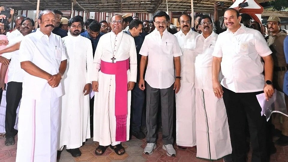 இடைக்காட்டூர் தேவாலயத்தில் முதலமைச்சர்