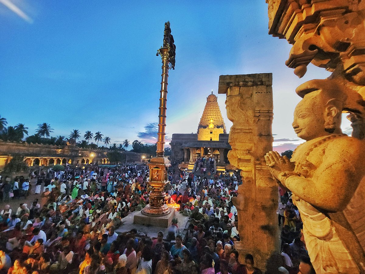 தஞ்சாவூர் பெரிய கோயிலில் சனிப் பிரதோஷ வழிபாடு
