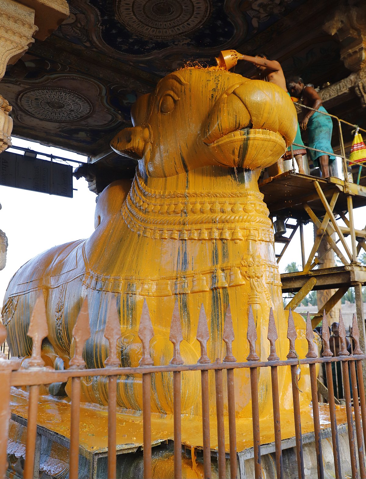 தஞ்சாவூர் பெரிய கோயிலில் சனிப் பிரதோஷ வழிபாடு