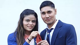 நிலத்தை விற்ற கணவர்; பட்டத்தை வென்ற மனைவி - உலக பாரா தடகளத்தில் தங்கம் வென்ற சிம்ரன் சர்மா