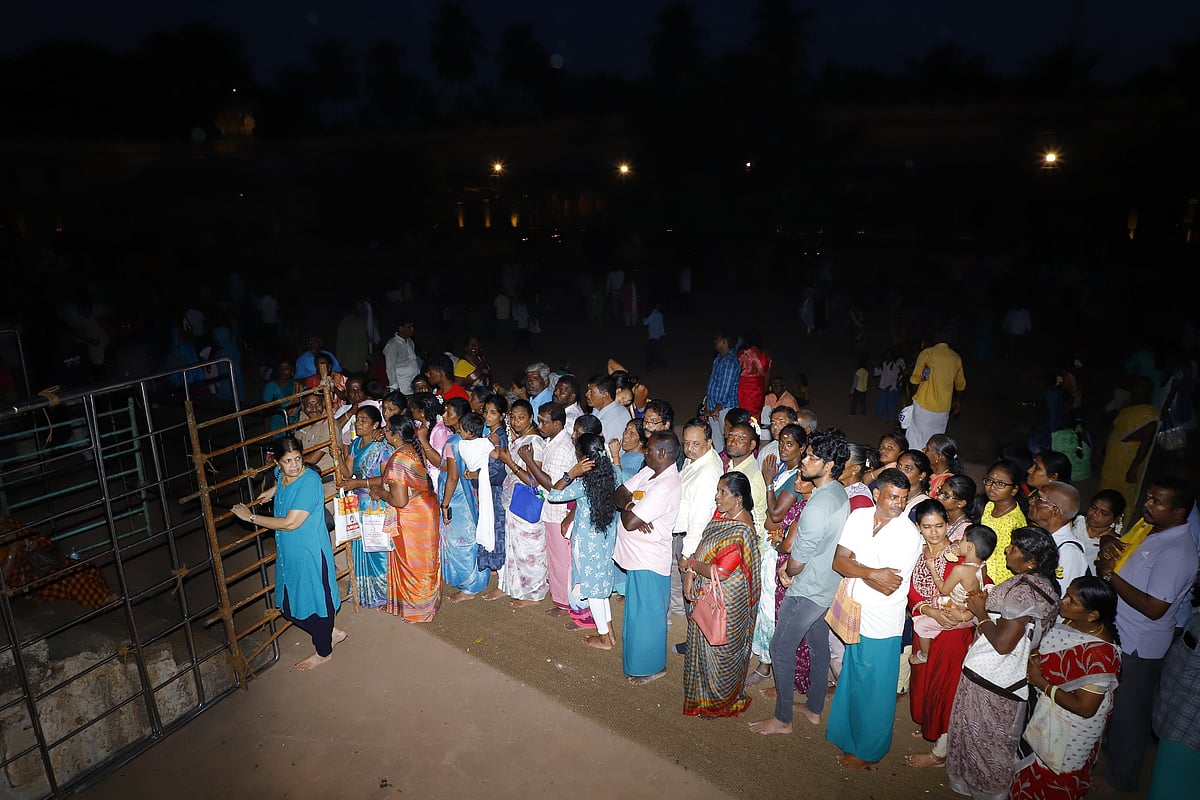 தஞ்சாவூர் பெரிய கோயிலில் சனிப் பிரதோஷ வழிபாடு