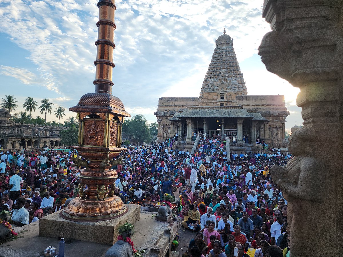 தஞ்சாவூர் பெரிய கோயிலில் சனிப் பிரதோஷ வழிபாடு
