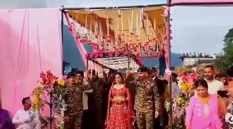திருமண நிகழ்ச்சியில்