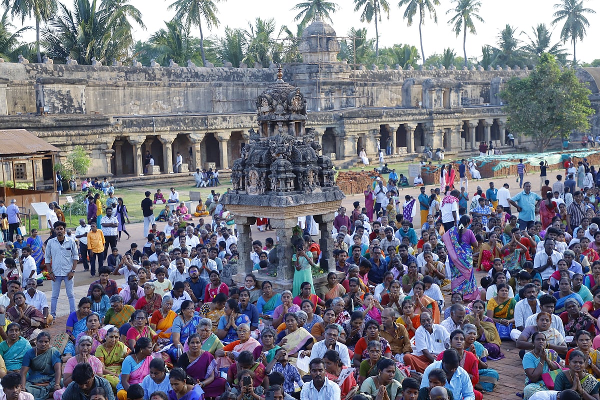 தஞ்சாவூர் பெரிய கோயிலில் சனிப் பிரதோஷ வழிபாடு