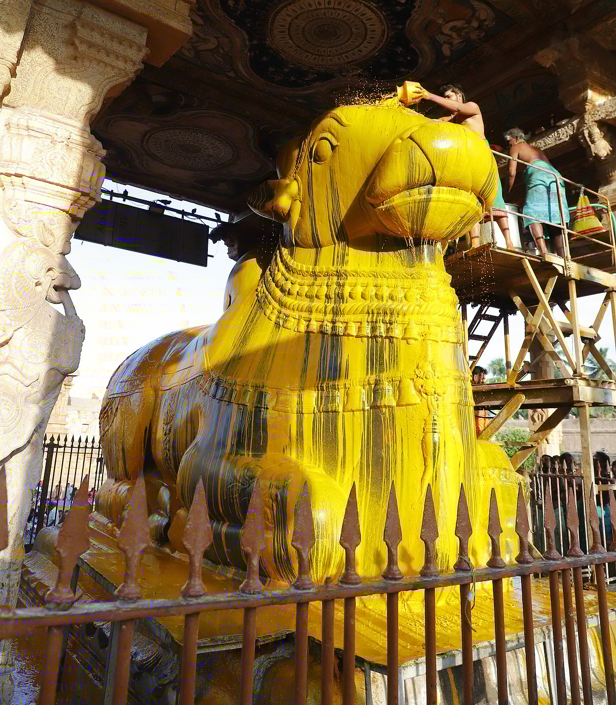 தஞ்சாவூர் பெரிய கோயிலில் சனிப் பிரதோஷ வழிபாடு