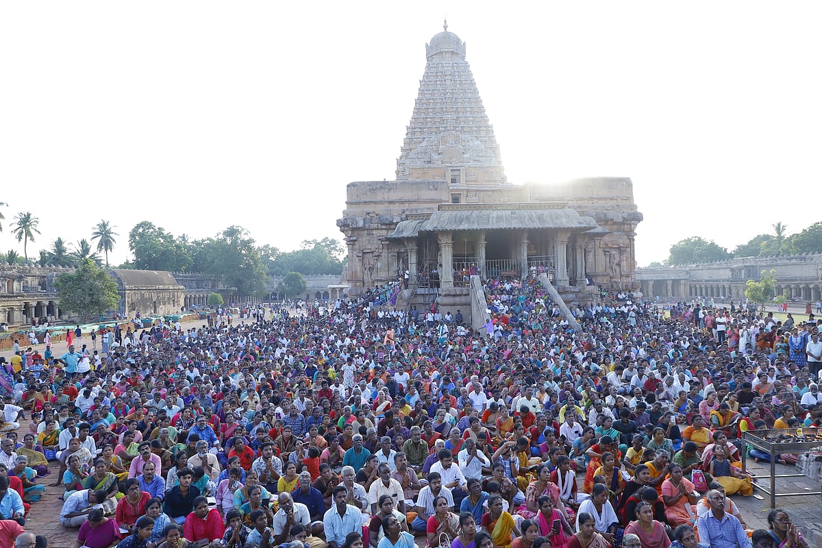 தஞ்சாவூர் பெரிய கோயிலில் சனிப் பிரதோஷ வழிபாடு